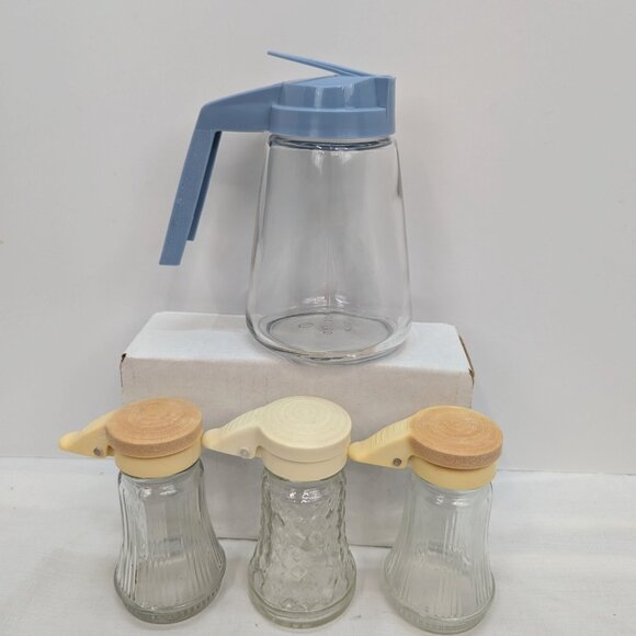 Vintage Gemco Glass Syrup Bottle and 3 Danielles Salt and Pepper Shakers - Picture 10 of 10